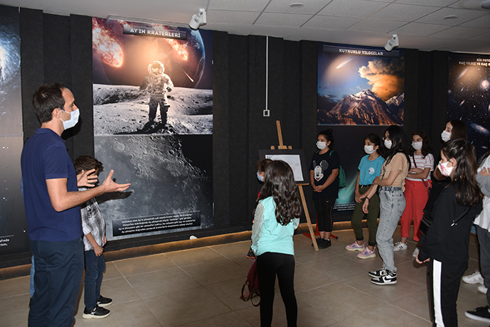 Öğrenciler Uzay Haftası Kapsamında Teleskop İle Jüpiter’i Gözlemlediler